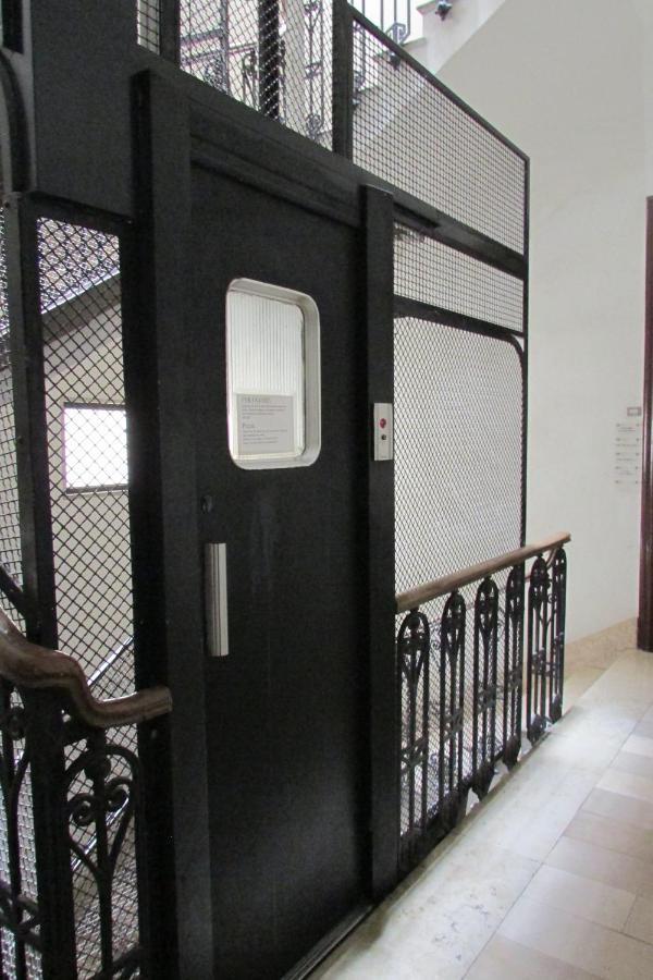 Guesthouse City Center Бари Экстерьер фото